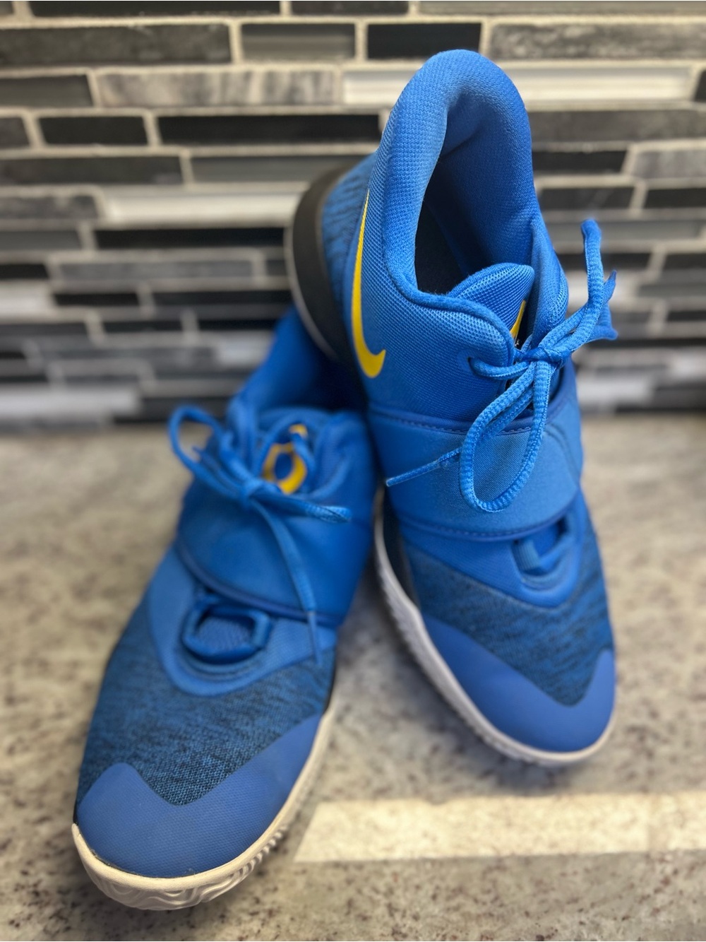 Nike Kids KD Trey 5 Blue and Yellow Basketball Shoes size 6.5 youth